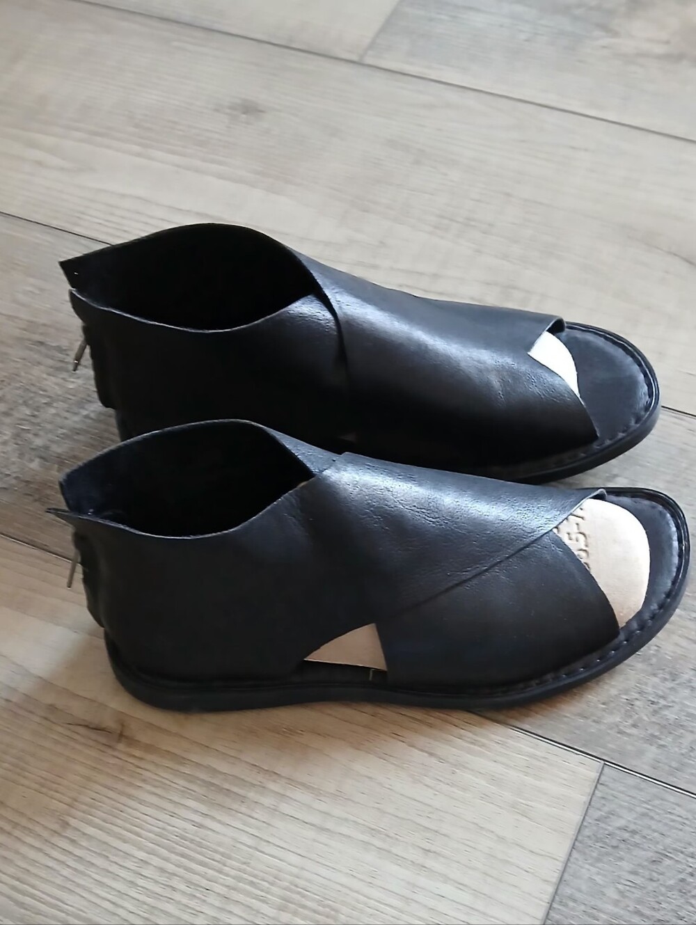 NWOT Born Iwa Black Leather Sandals. Size 7M